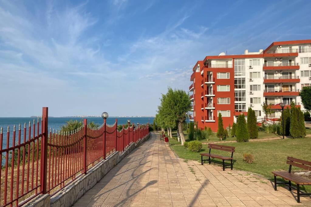 Marina View Fort Beach Studio Apartment Свети Влас Екстериор снимка